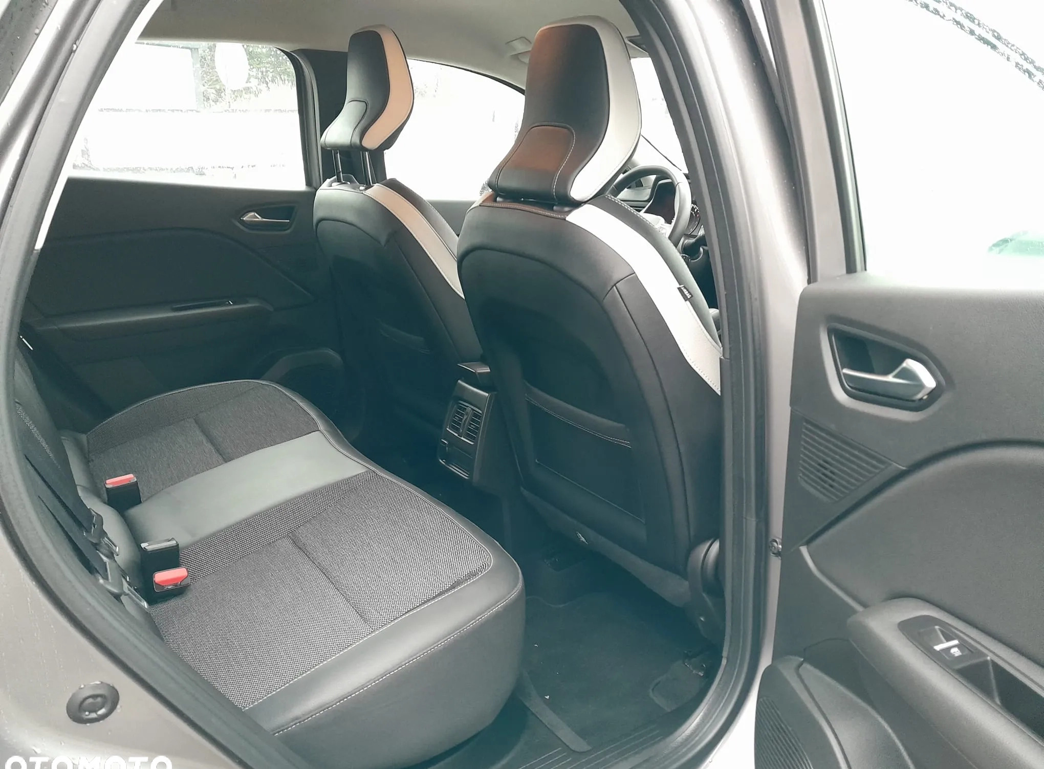 Renault Captur cena 74700 przebieg: 39409, rok produkcji 2020 z Leszno małe 106
